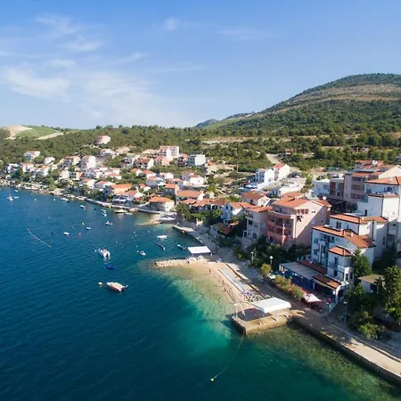 Ivan - Beachfront *